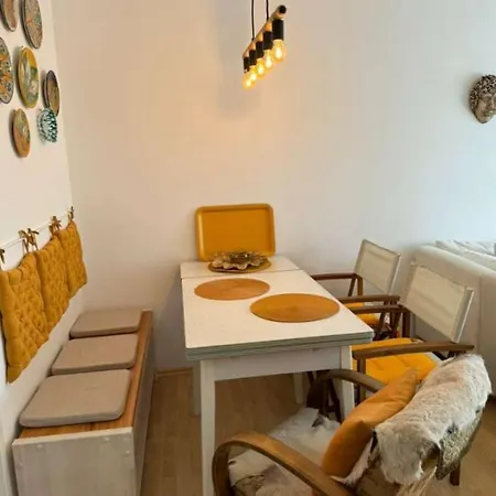 Balkon-apartment Mit Badeplatz - Zentral Apartment
