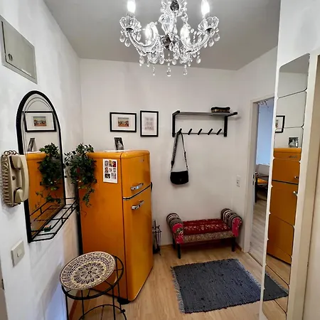 Balkon-apartment Mit Badeplatz - Zentral Apartment